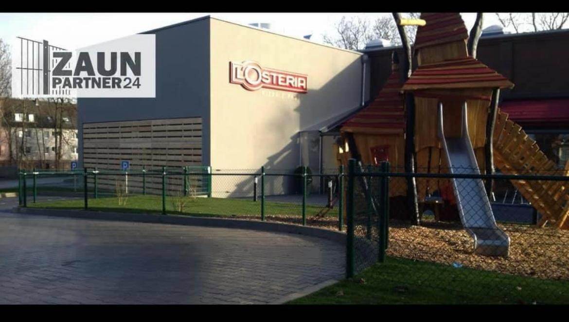 Gitterzaun für Außengastronomie und Spielbereich